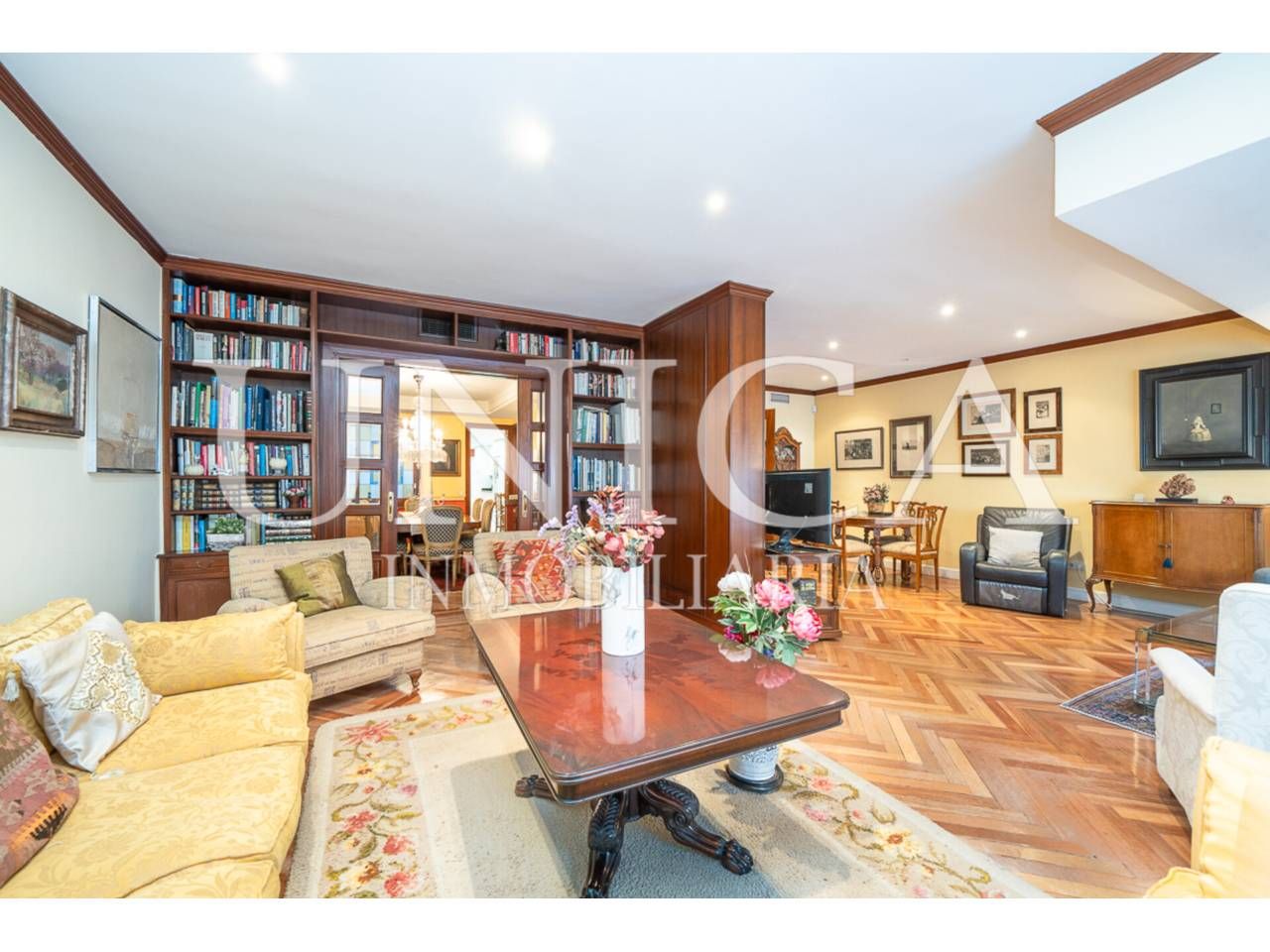 Living room of Flat for sale in  Madrid Capital  with Air Conditioner, Heating and Parquet flooring