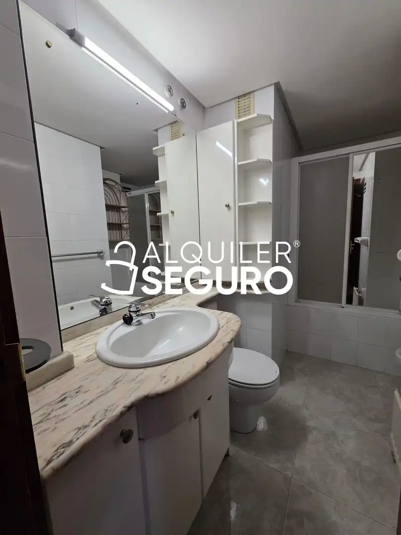 Badezimmer von Wohnung zur Miete in Burgos mit Heizung, Terrasse und Möbliert