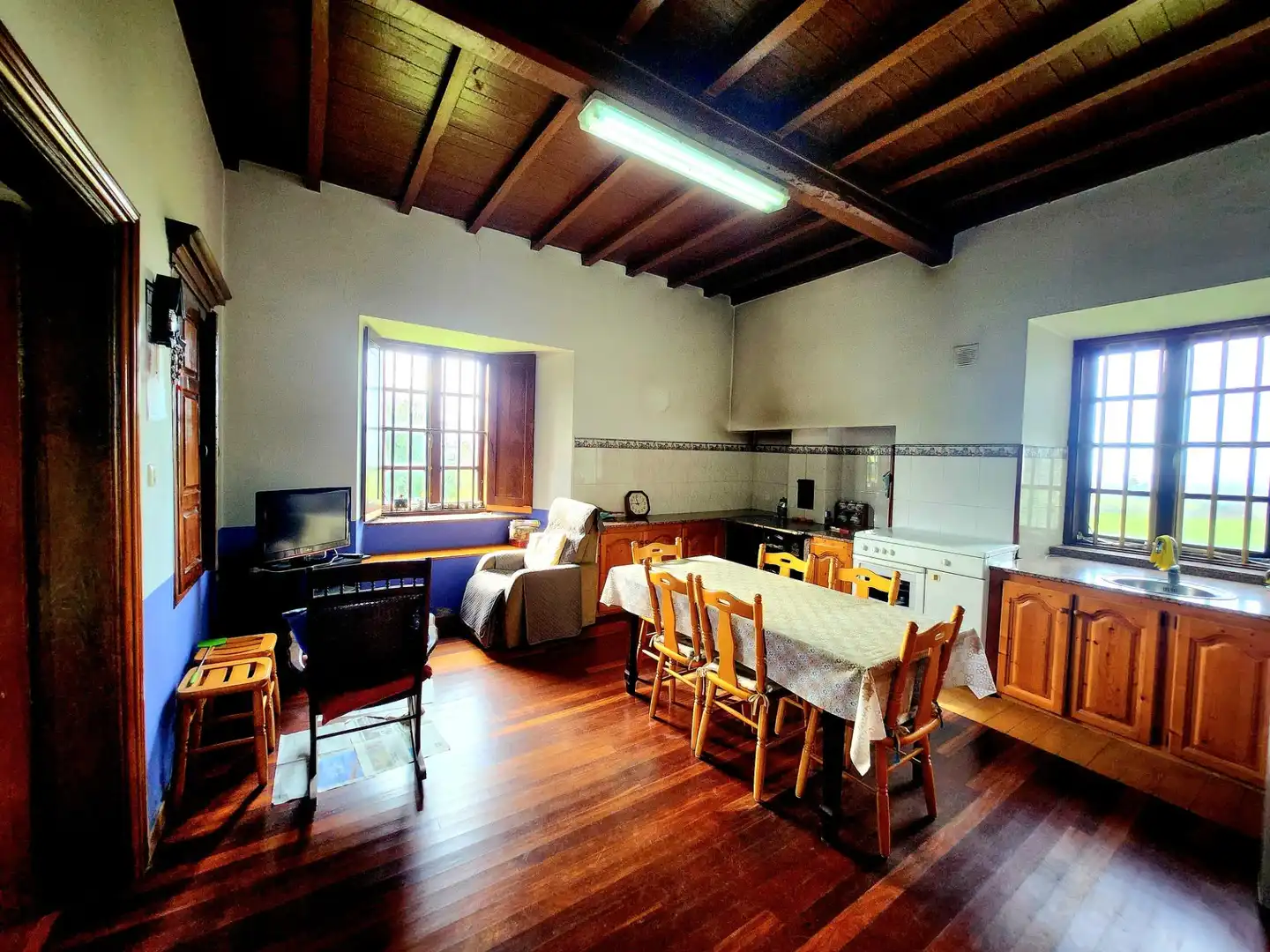 Esszimmer von Country house zum Verkauf in Coaña mit Privatgarten, Abstellraum und Balkon