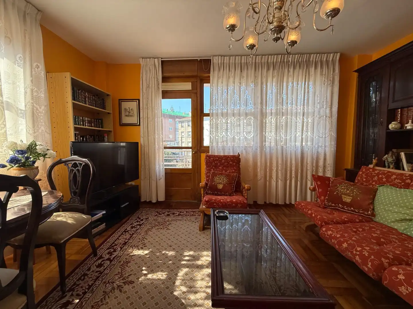 Sala d'estar de Casa o xalet en venda en Vigo  amb Terrassa i Balcó