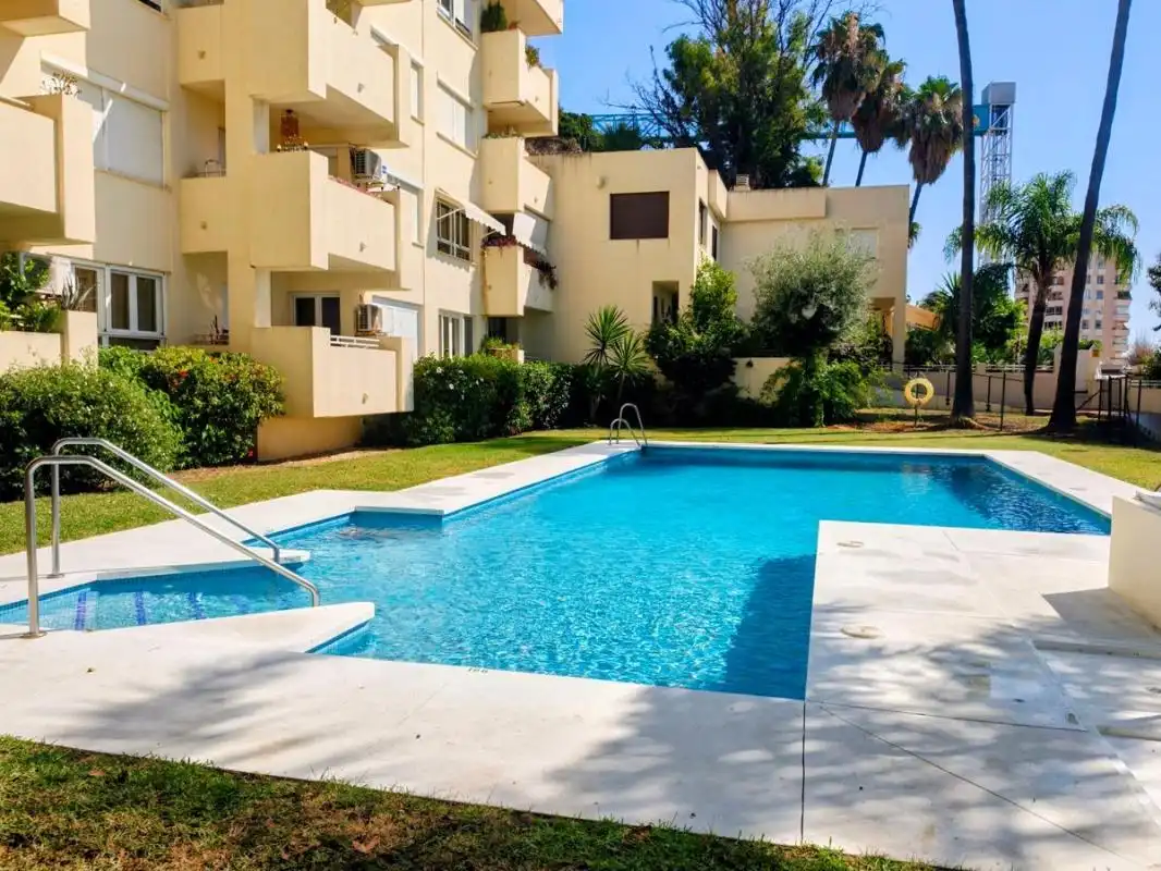 Pis amb piscina en venda a Avenida Carlota Alessandri