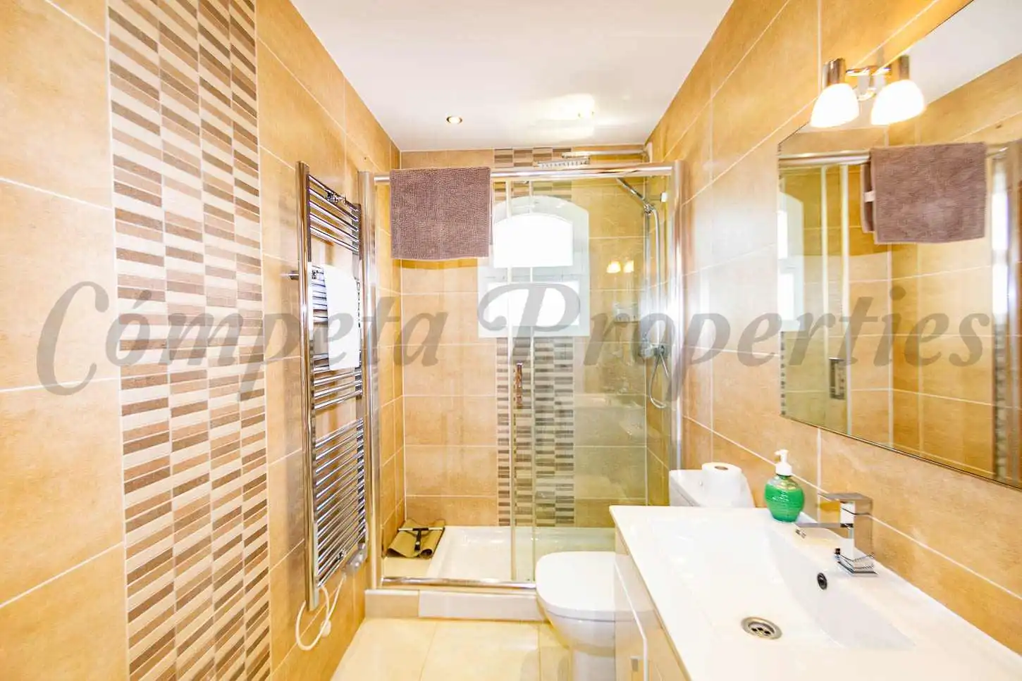 Badezimmer von Wohnungen zum Verkauf in Nerja mit Klimaanlage, Möbliert und Balkon