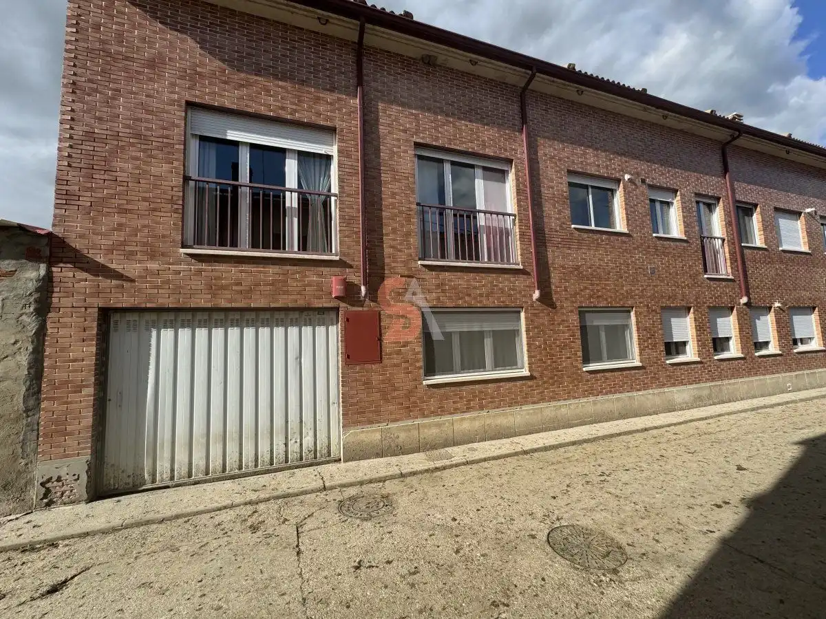 Vista exterior de Casa o xalet en venda en Renedo de Esgueva amb Calefacció