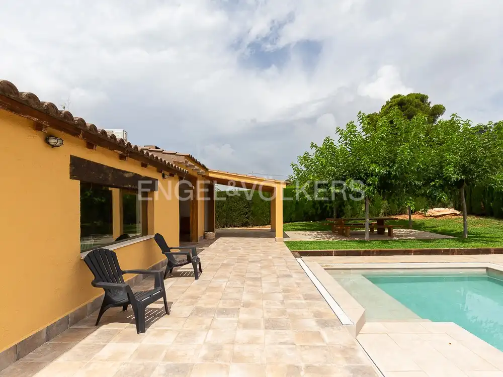 Vista exterior de Casa o chalet de alquiler en Torrent con Aire acondicionado, Calefacción y Jardín privado