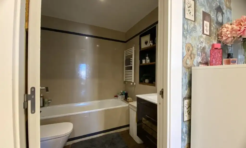 Bathroom of Flat for sale in Leganés  with Air Conditioner, Heating and Terrace