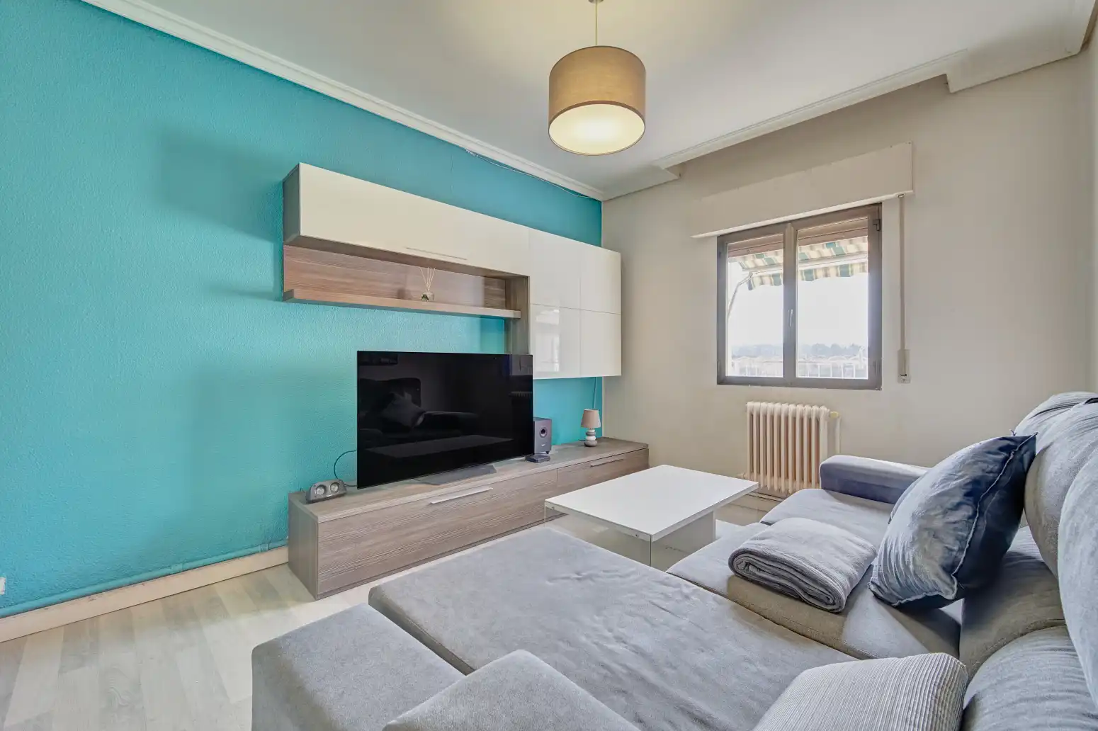 Sala de estar de Piso en venta en  Pamplona / Iruña con Calefacción y Parquet