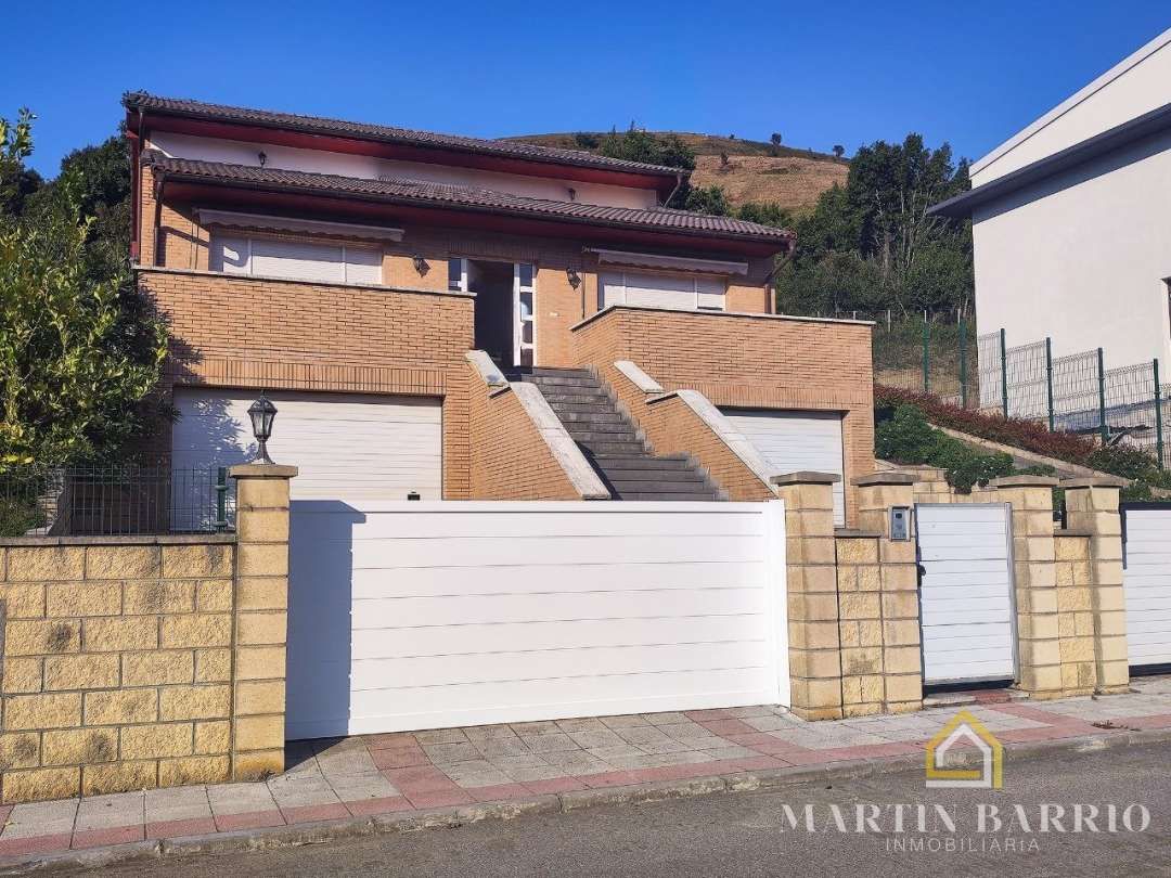 Vista exterior de Casa o xalet en venda en Muskiz amb Calefacció, Jardí privat i Terrassa