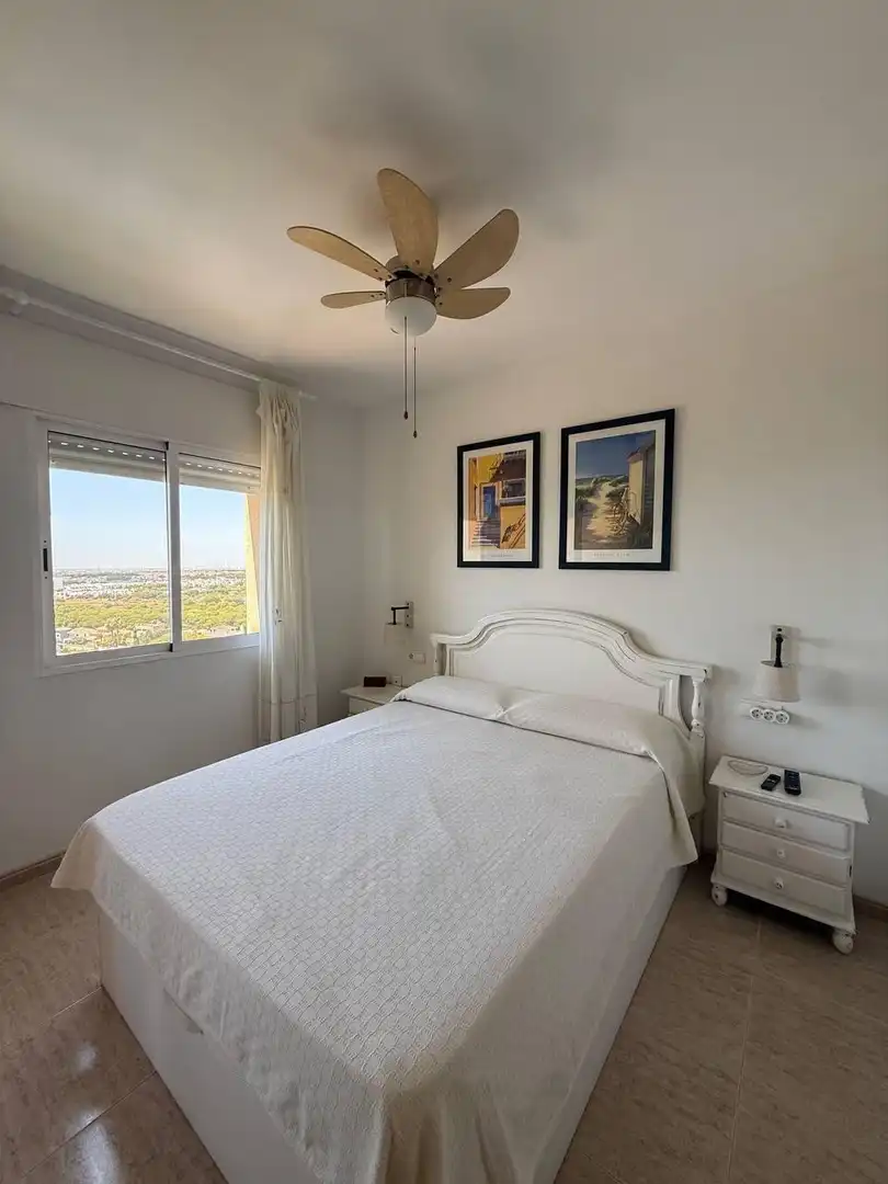 Dormitori de Apartament en venda en Orihuela amb Terrassa i Piscina comunitària