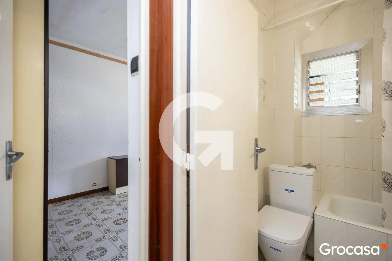 Bany de Pis en venda en Cornellà de Llobregat amb Aire condicionat i Forn