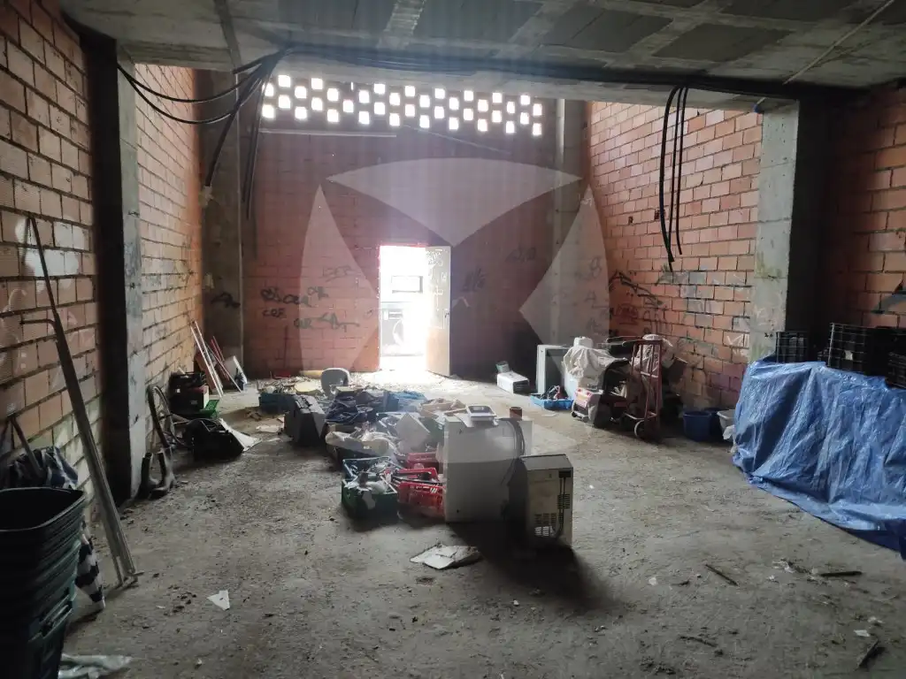 Gewerbefläche zur Miete in Calle Julio Cienfuegos Linares, imagen 3