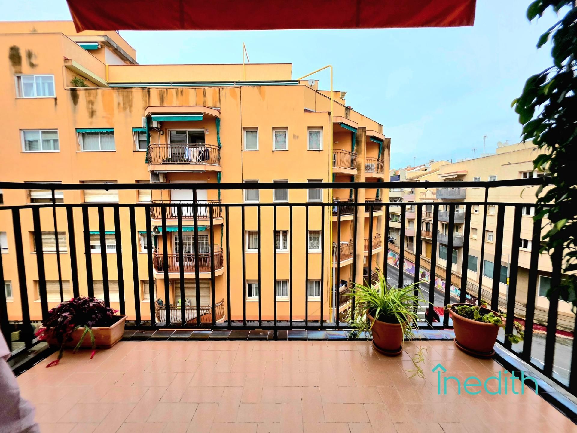 Exterior view of Flat for sale in Vilanova i la Geltrú  with Heating, Terrace and Balcony