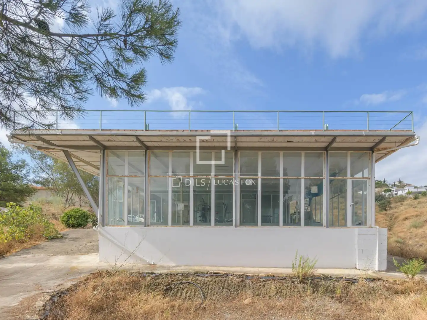 Vista exterior de Finca rústica en venda en Viñuela amb Jardí privat i Piscina