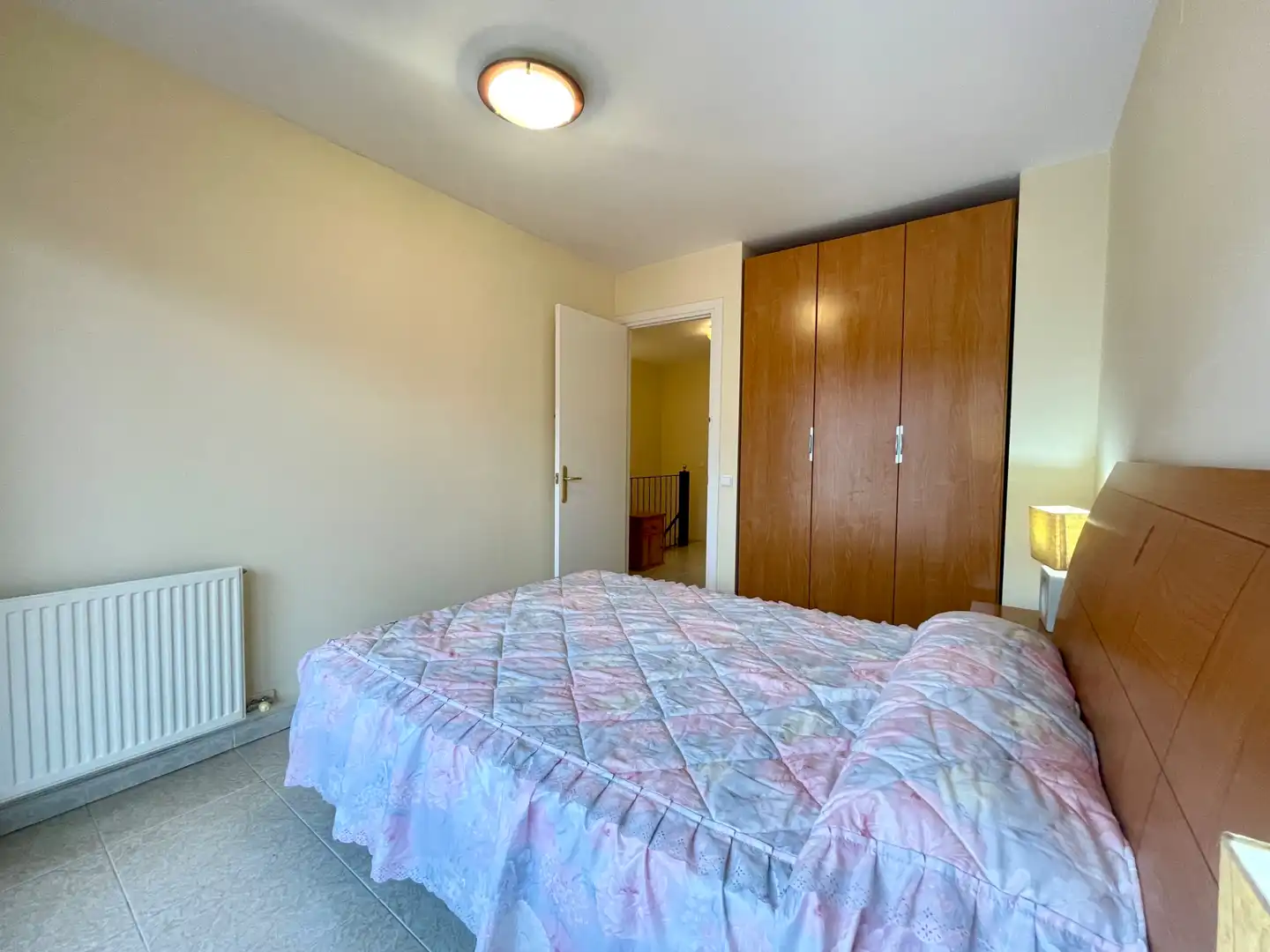 Habitación de Casa adosada en venta en Sant Joan de les Abadesses con Calefacción, Jardín privado y Trastero