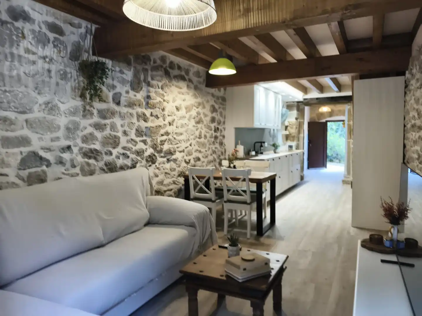 Sala d'estar de Casa adosada de lloguer en Riotuerto amb Calefacció, Jardí privat i Terrassa