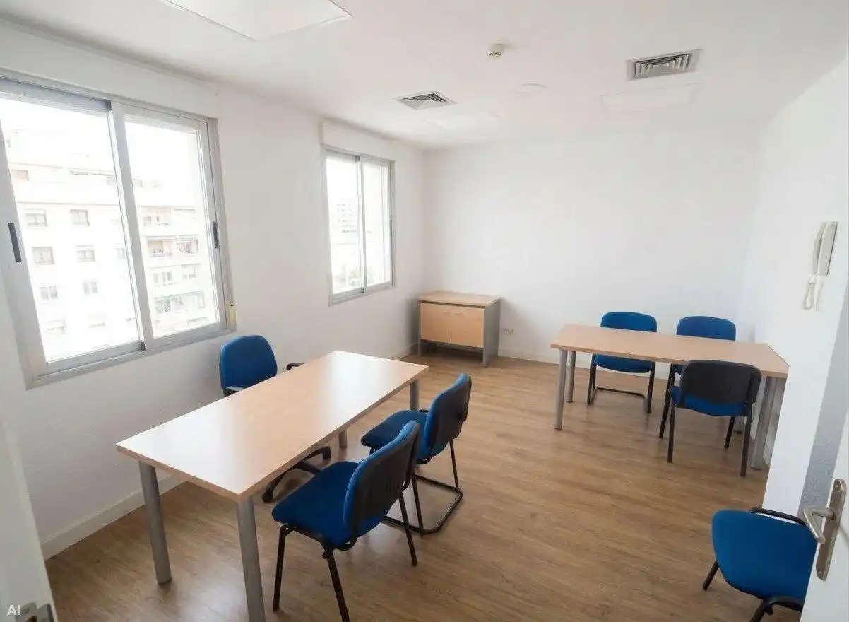 Büro zur Miete in Cáceres mit Klimaanlage und Möbliert