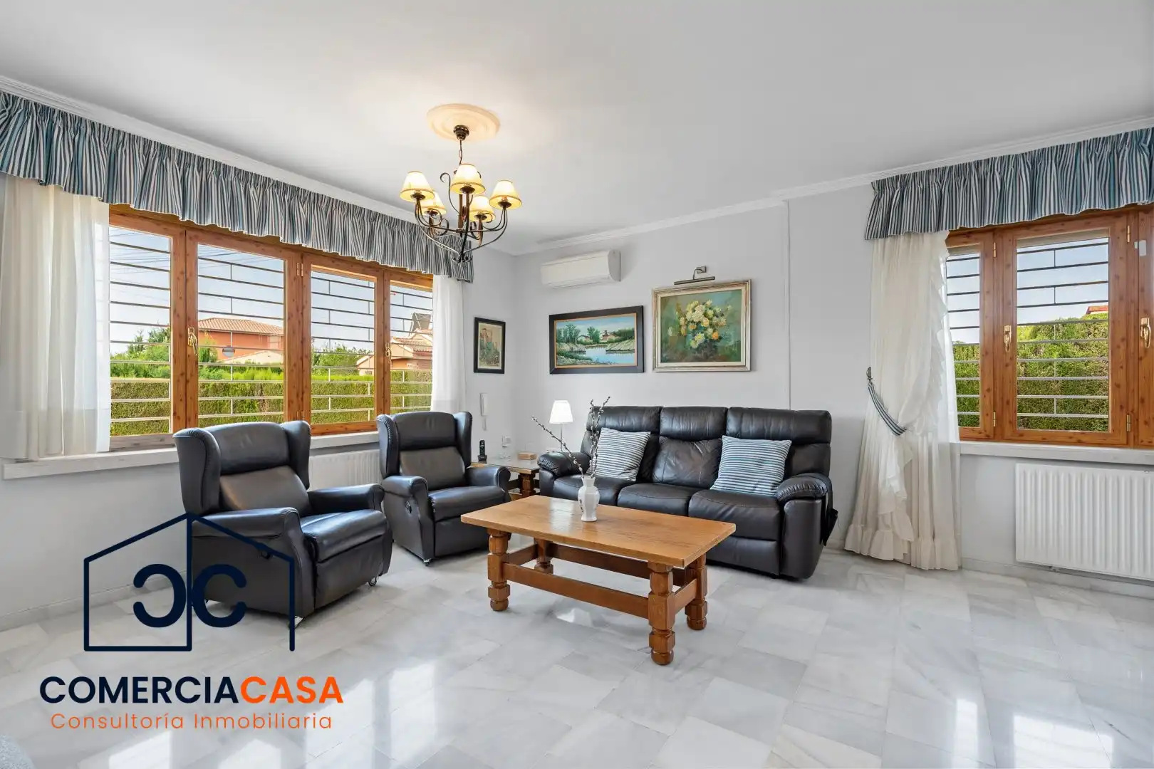 Sala d'estar de Casa o xalet en venda en Villa de Otura amb Aire condicionat, Calefacció i Jardí privat