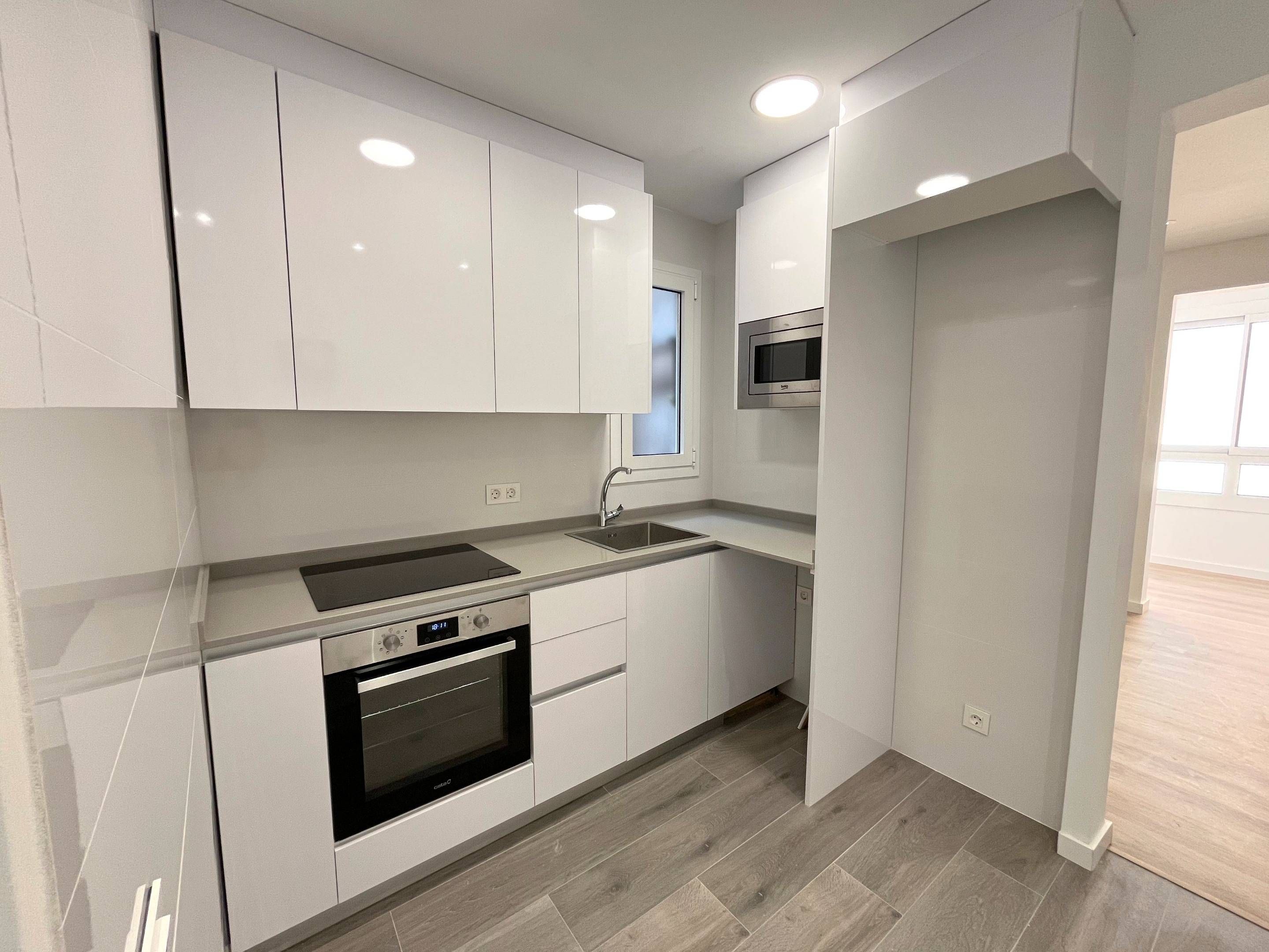 Kitchen of Flat for sale in L'Hospitalet de Llobregat  with Heating, Parquet flooring and Storage room