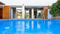 Piscina de Casa o xalet en venda en Sabadell amb Aire condicionat, Calefacció i Jardí privat