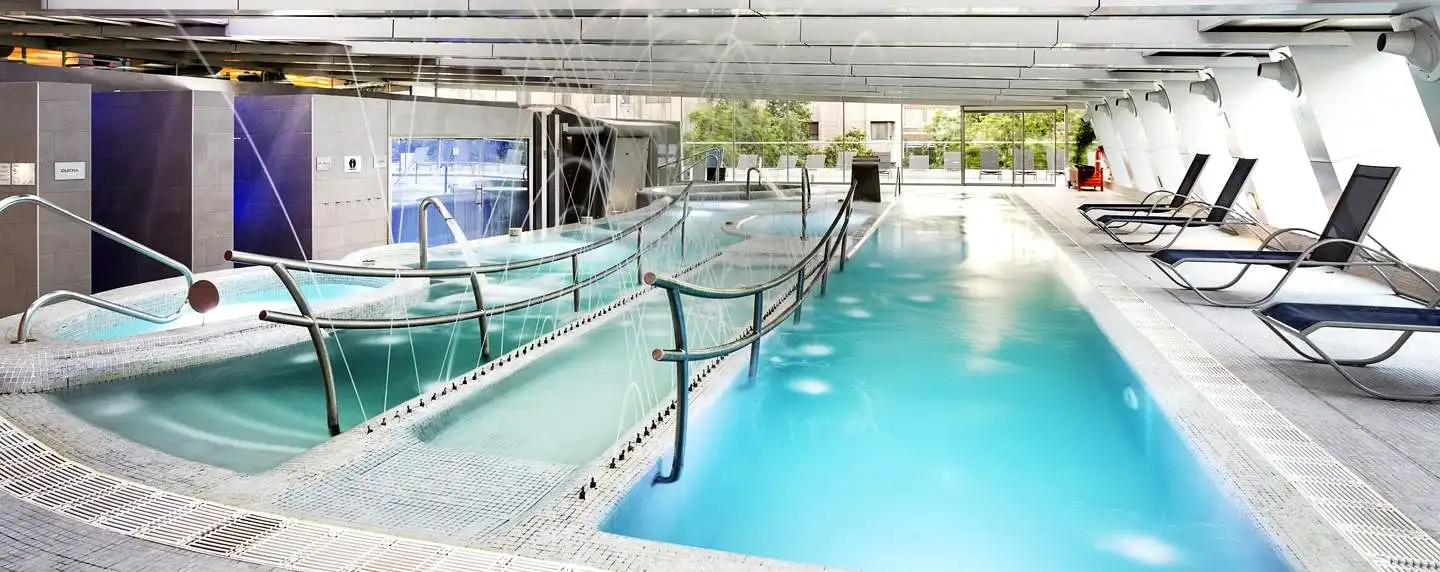 Schwimmbecken von Wohnungen zur Miete in Chamartín