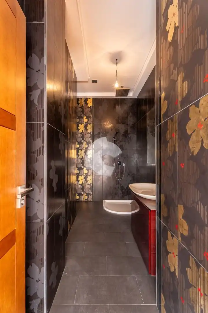 Bathroom of Flat for sale in Ourense Capital   with Heating, Parquet flooring and Storage room