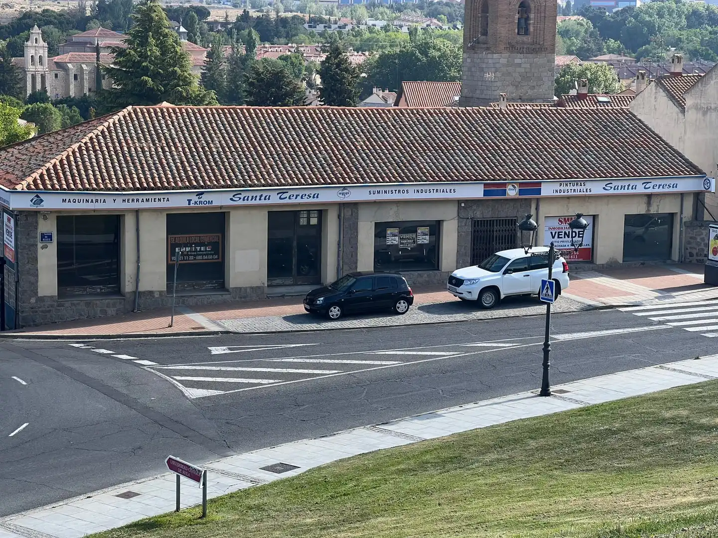 Vista exterior de Local en venta en Ávila