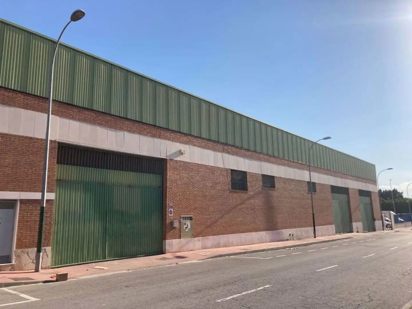Außenansicht von Fabrikhallen zur Miete in Málaga