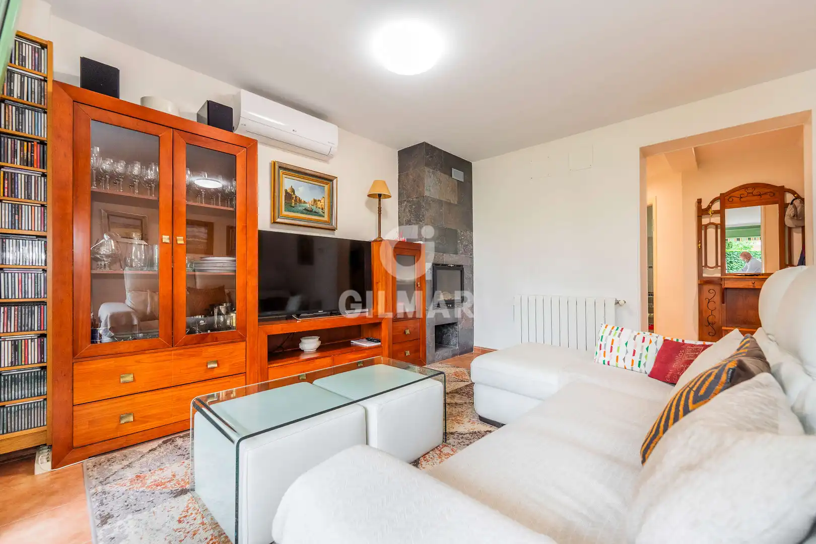 Sala d'estar de Casa adosada en venda en Madrid amb Calefacció i Jardí privat