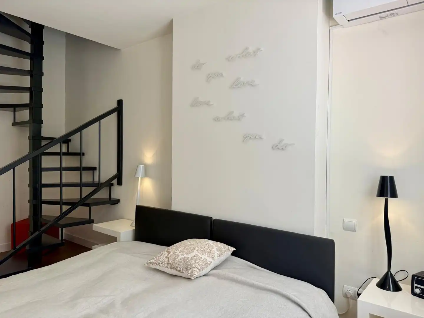 Habitación de Dúplex en venta en Madrid con Aire acondicionado, Calefacción y Trastero