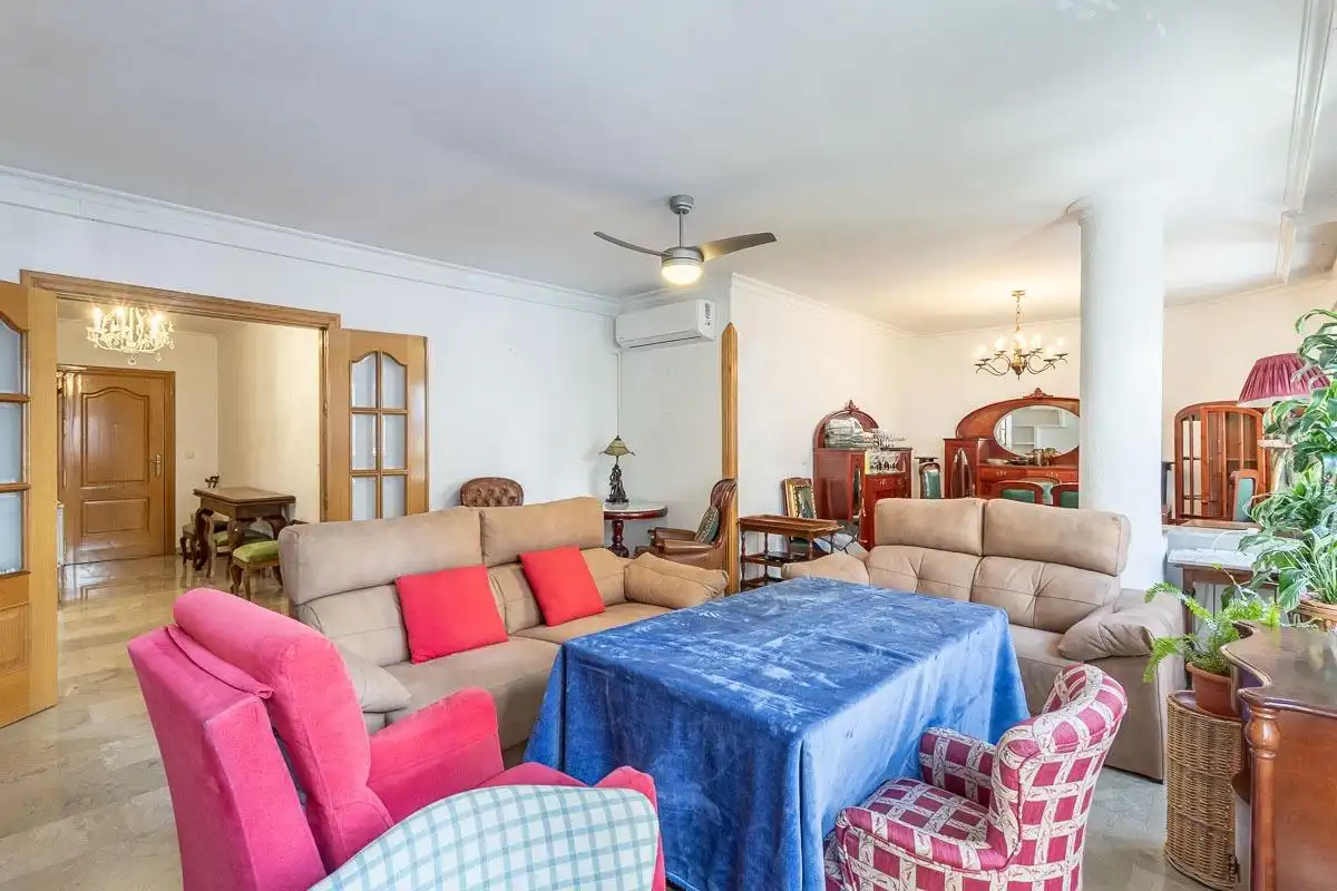 Living room of Flat for sale in Granada  with Air Conditioner, Heating and Alarm