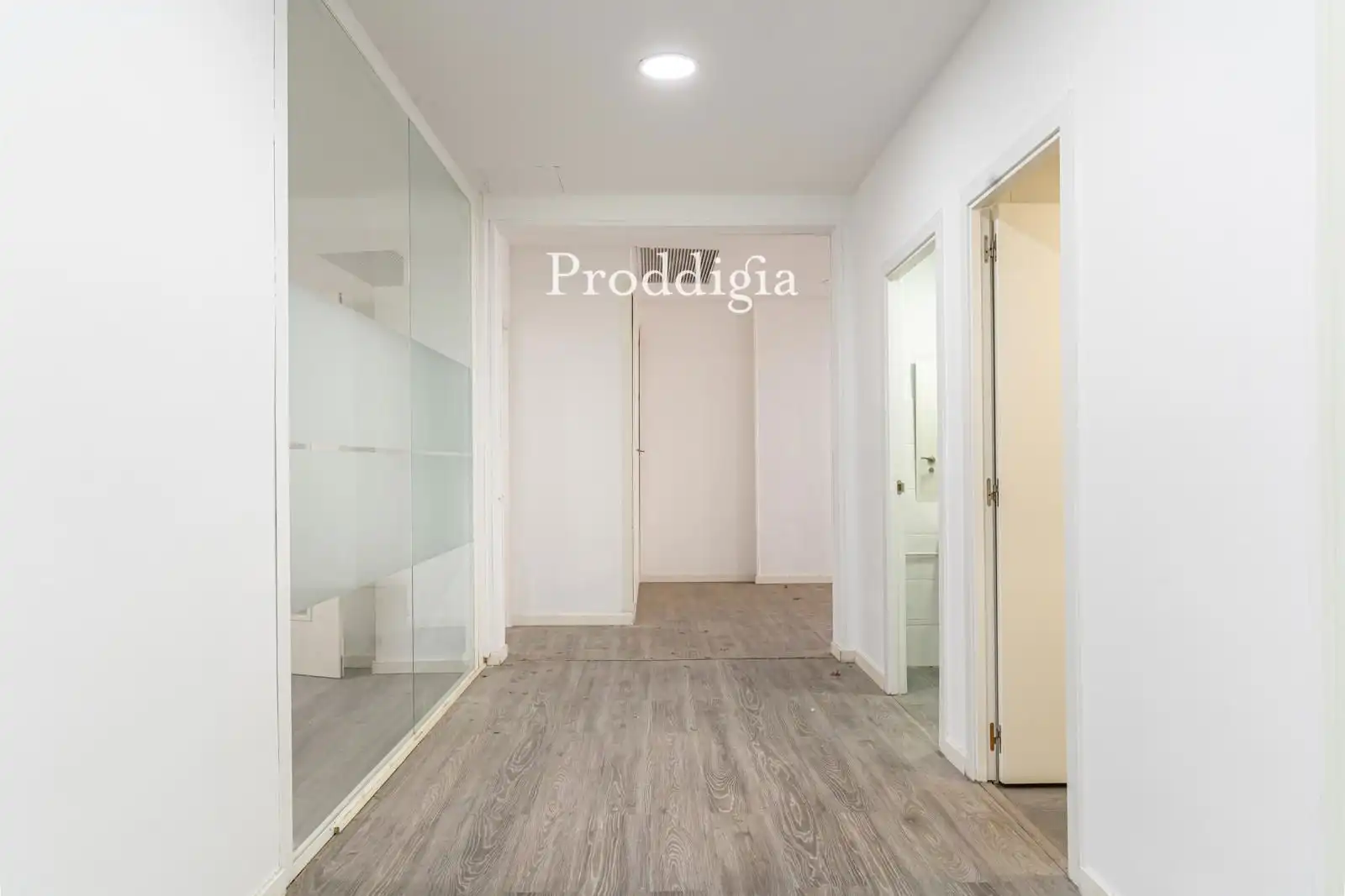 Office for sale in Barcelona  with Air Conditioner