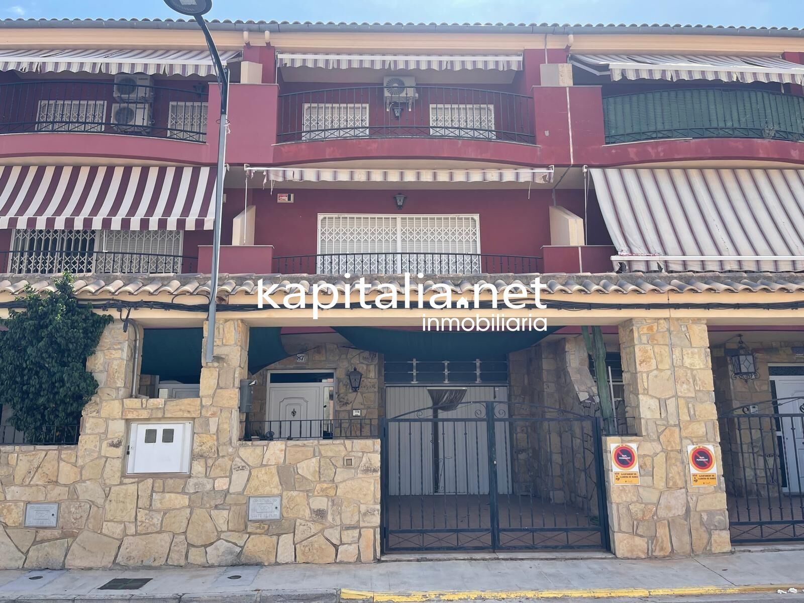 Exterior view of Single-family semi-detached for sale in Llanera de Ranes  with Air Conditioner, Terrace and Balcony