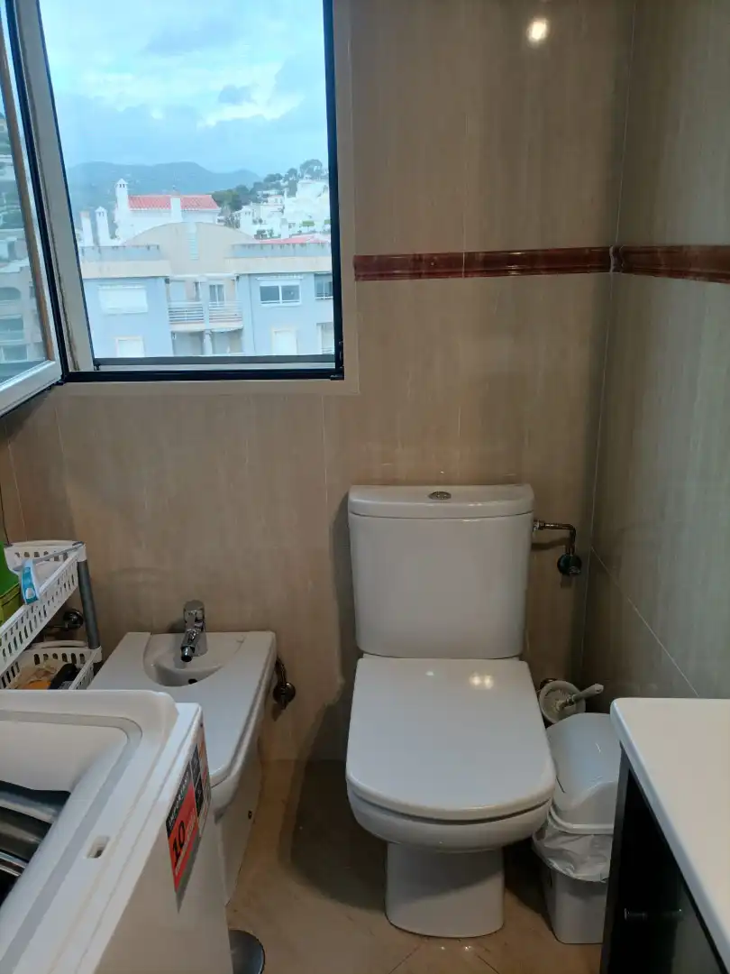Badezimmer von Wohnung zur Miete in Almuñécar mit Klimaanlage, Heizung und Terrasse