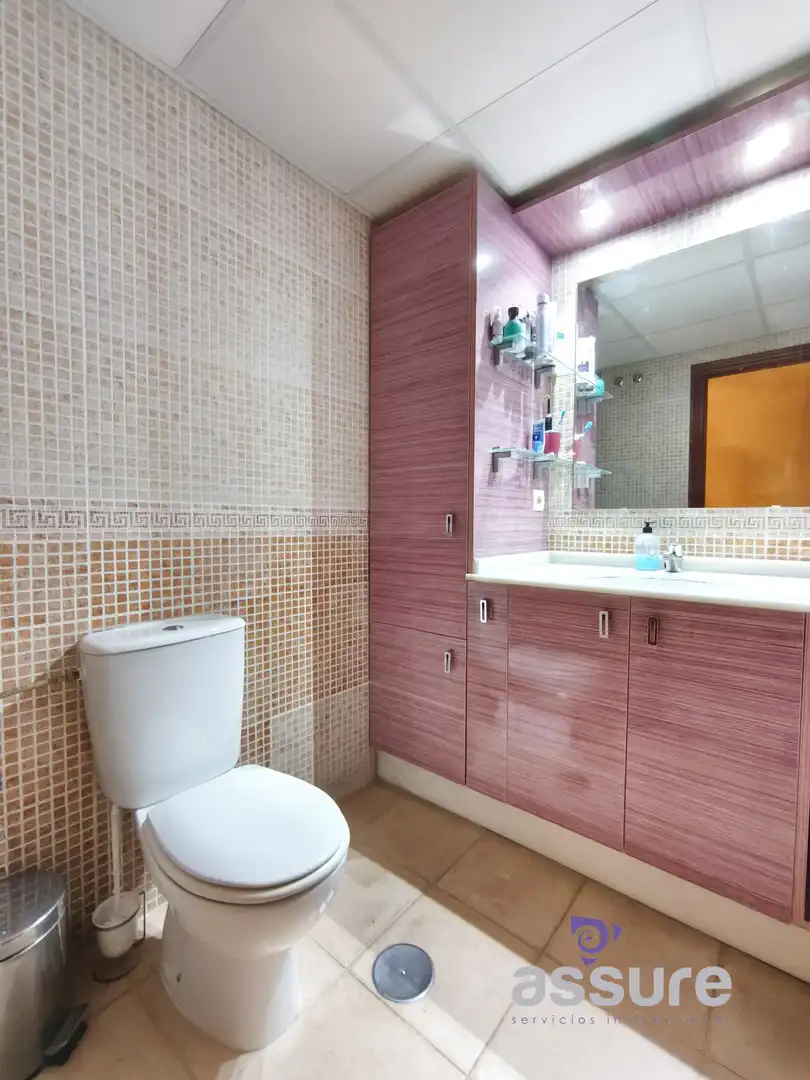 Baño de Casa adosada en venta en Huelva con Aire acondicionado, Calefacción y Jardín privado
