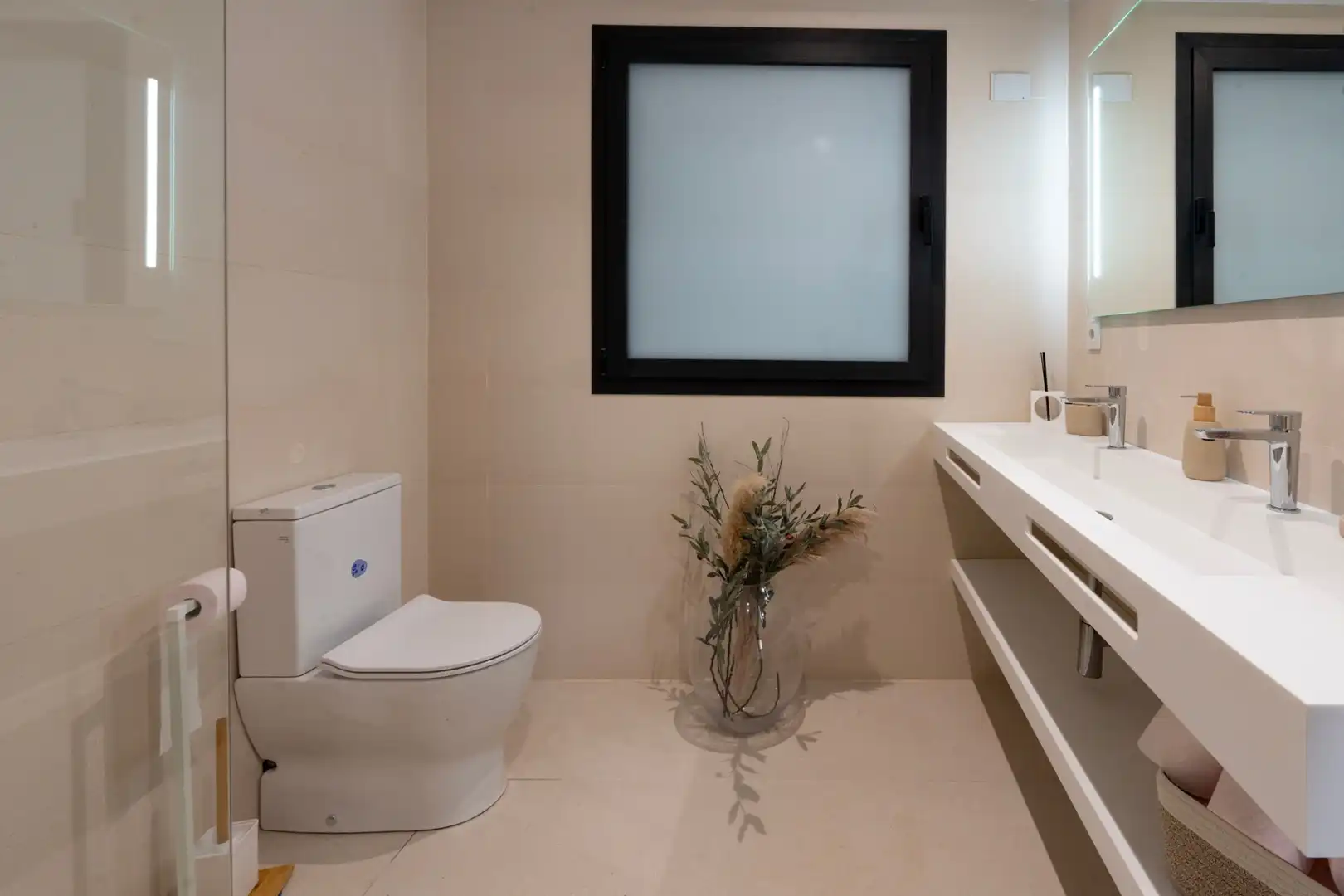Baño de Apartamento en venta en Marbella con Terraza, Amueblado y Balcón