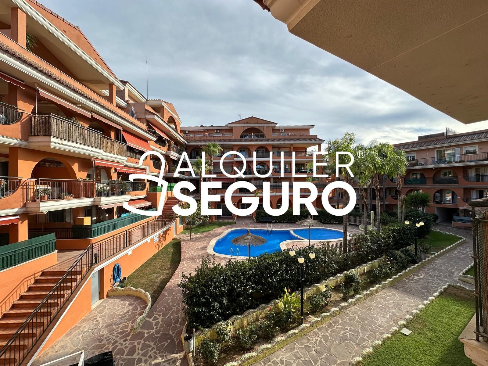 Vista exterior de Piso de alquiler en Náquera con Calefacción, Terraza y Piscina