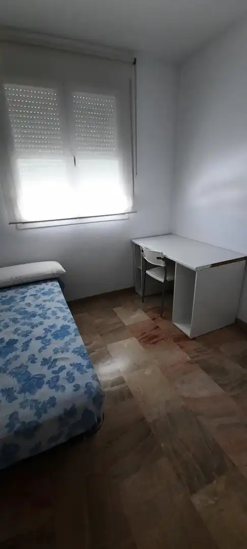 Dormitori de Pis de lloguer en Lucena amb Calefacció, Terrassa i Moblat
