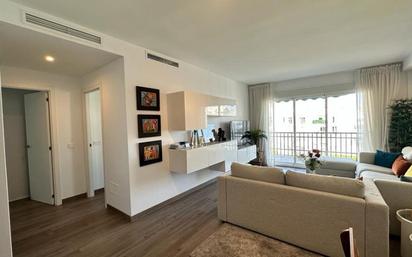 Living room of Flat for sale in Estepona  with Air Conditioner, Heating and Terrace