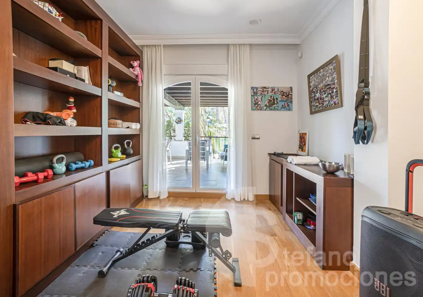 Vista exterior de Casa o xalet en venda en Málaga amb Aire condicionat, Jardí privat i Parquet