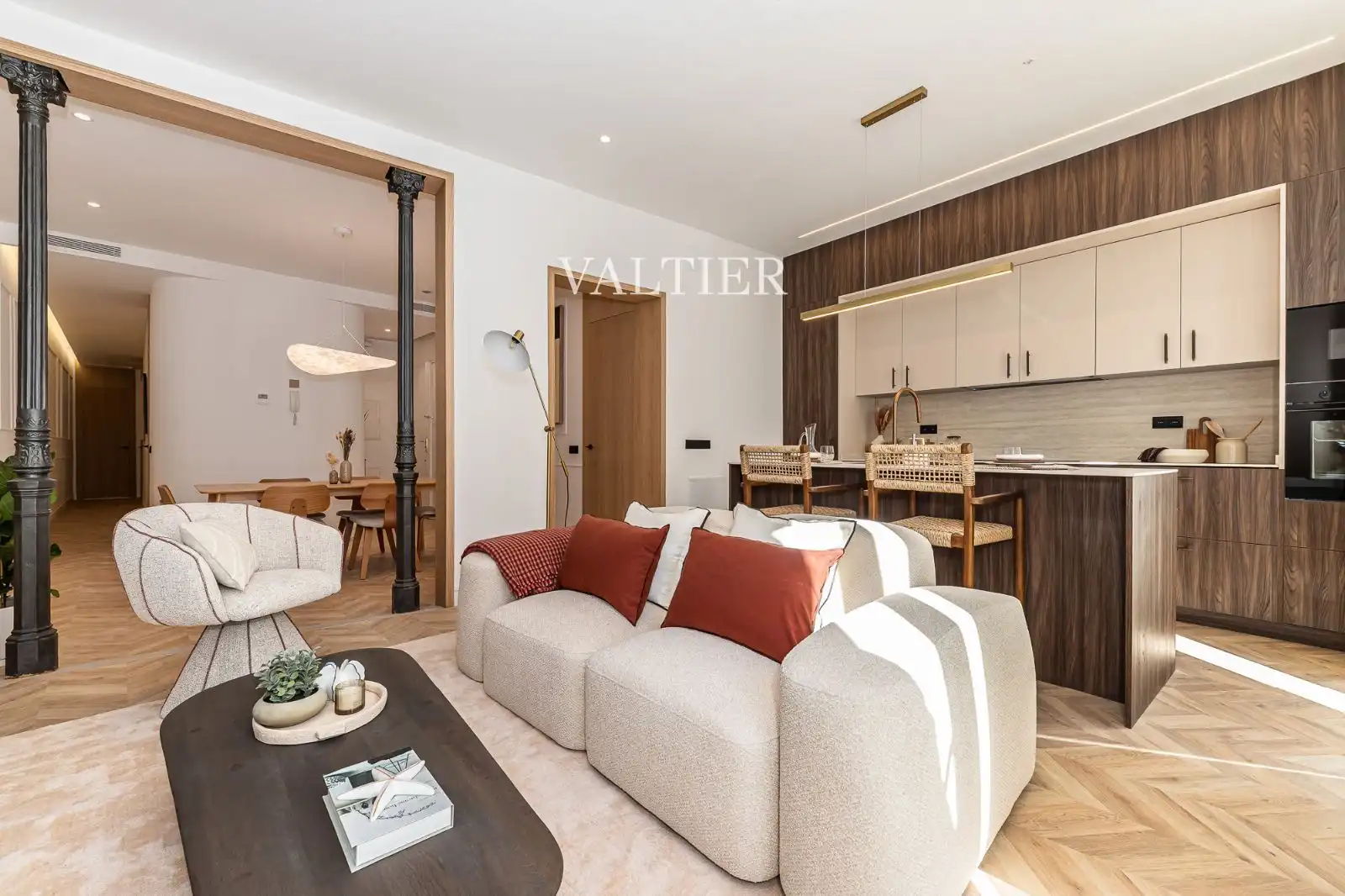 Living room of Flat for sale in Madrid  with Air Conditioner, Terrace and Furnished