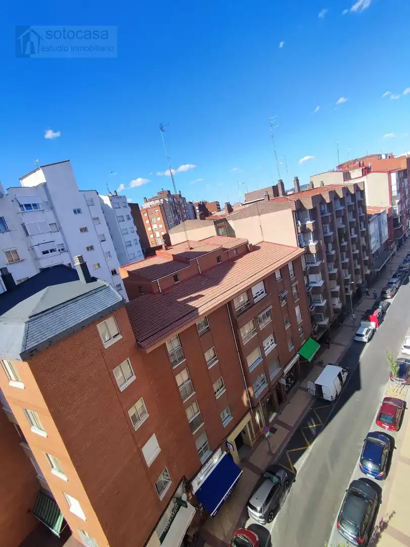 Vista exterior de Ático en venta en Valladolid con Calefacción