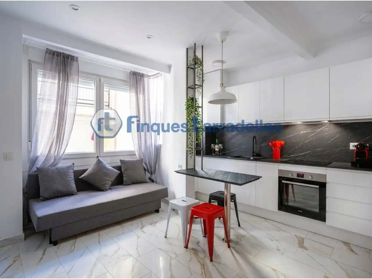 Cocina de Estudio en venta en Blanes con Terraza y Alarma