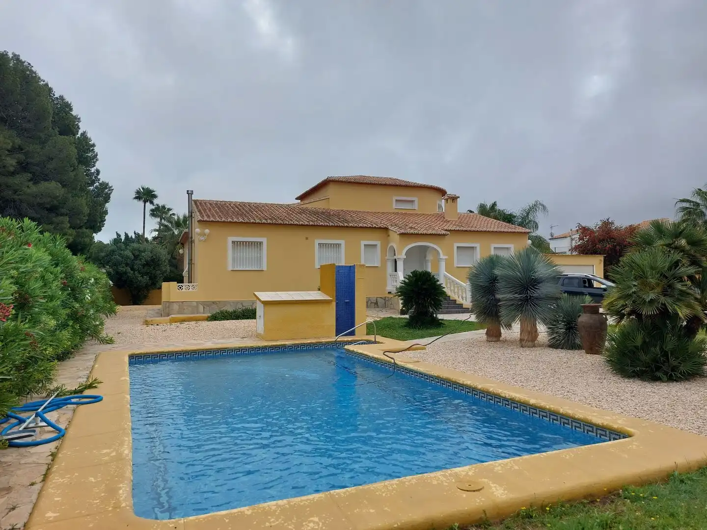 Villa con piscina in vendita a El Montgó
