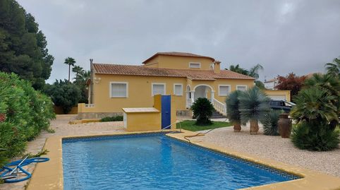 Chalet cerca del centro en zona residencial en Denia. Costa Blanca.