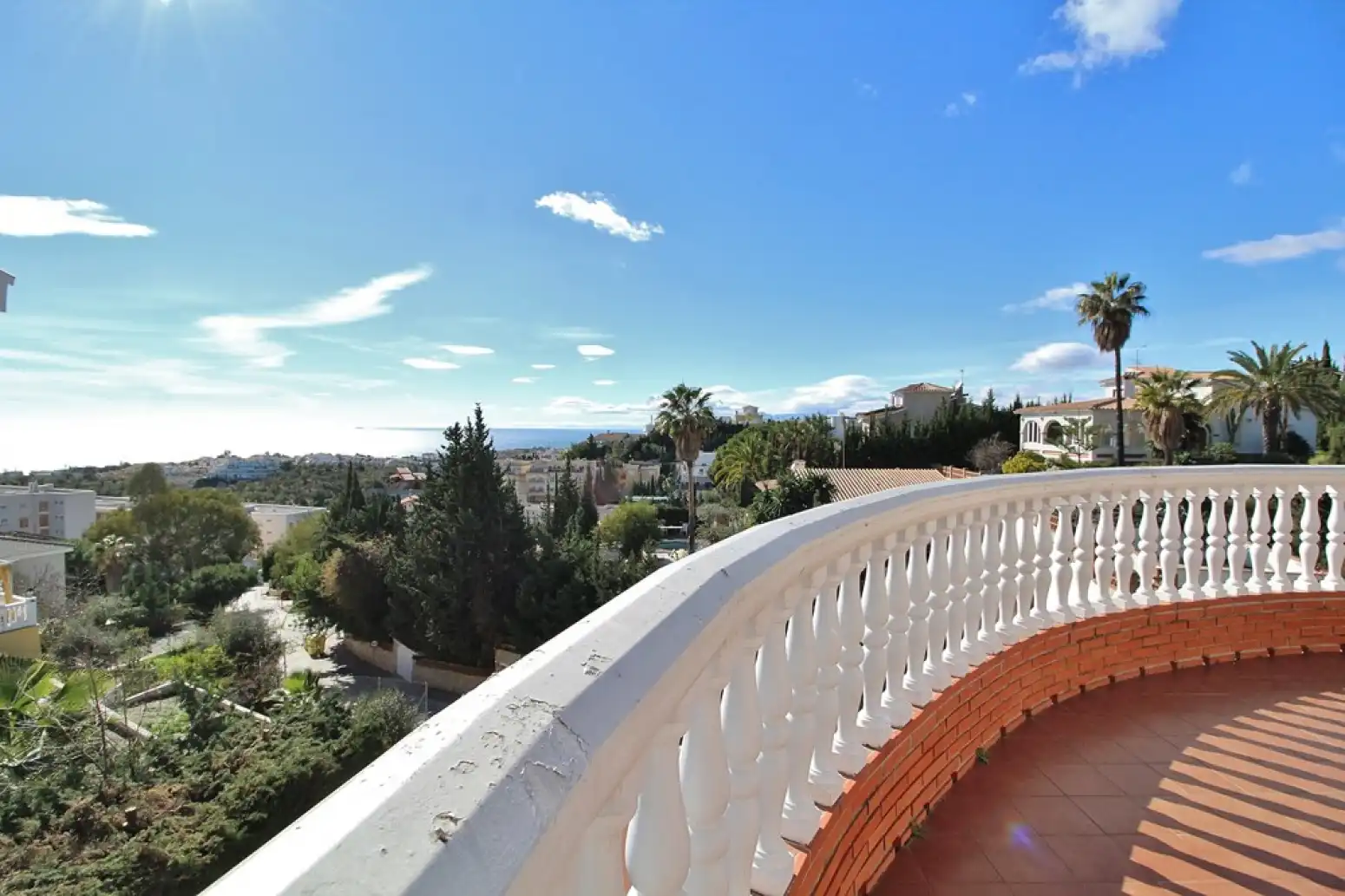 Vista exterior de Casa o xalet en venda en Rincón de la Victoria amb Aire condicionat, Jardí privat i Terrassa
