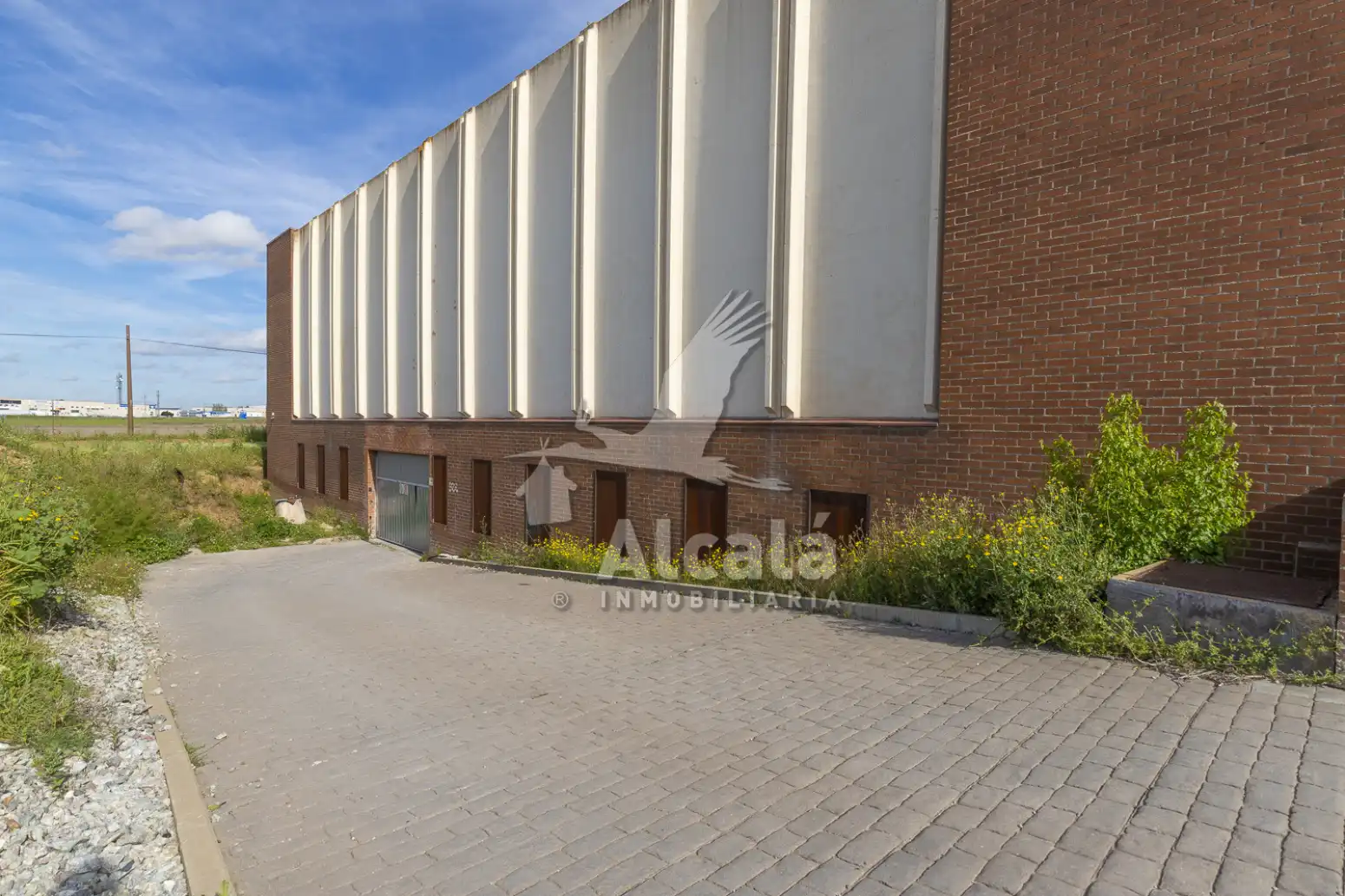 Vista exterior de Nave industrial en venta en Alcalá de Henares