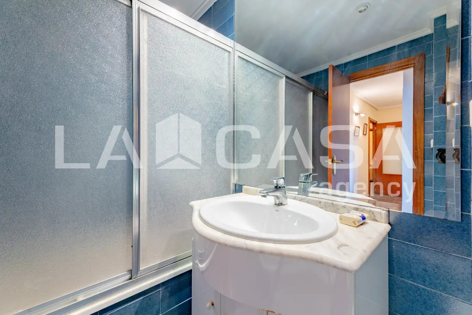 Bathroom of Flat for sale in Valencia  with Air Conditioner and Balcony