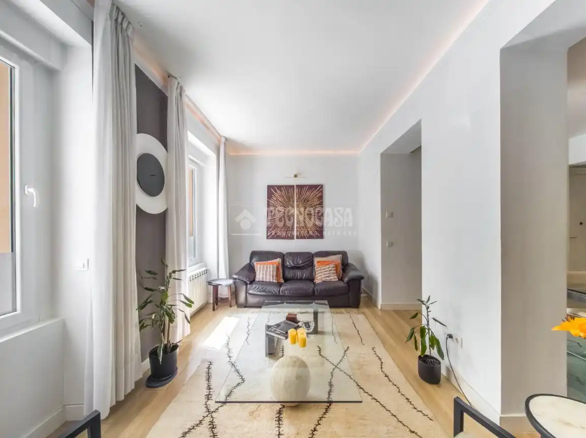 Living room of Flat for sale in Madrid  with Air Conditioner and Heating