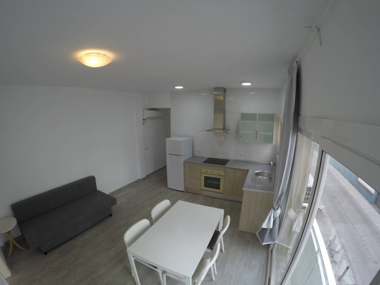 Cuina de Pis de lloguer en  Barcelona Capital amb Aire condicionat, Parquet i Moblat