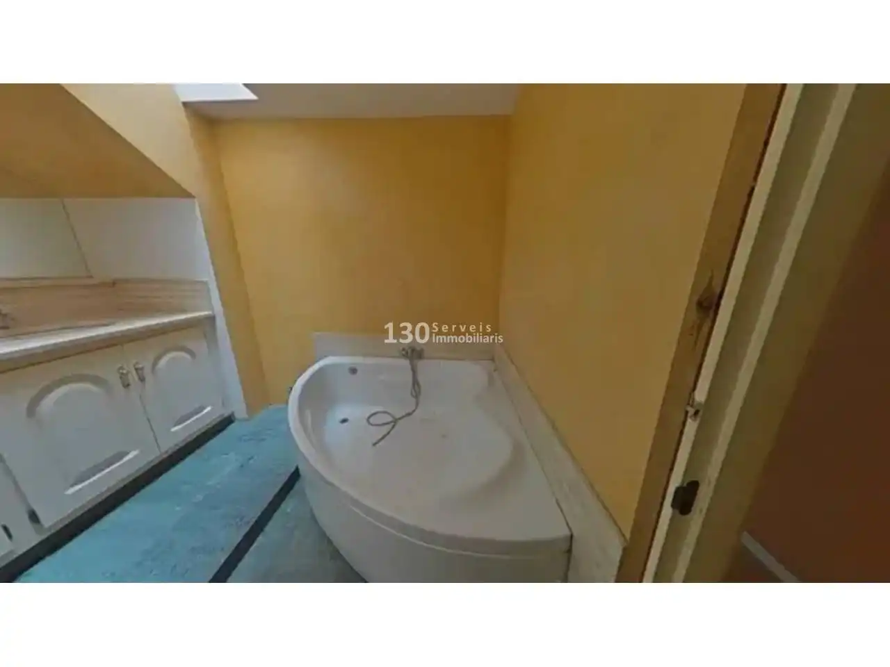 Bany de Casa adosada en venda en Torroella de Montgrí amb Jardí privat, Terrassa i Piscina
