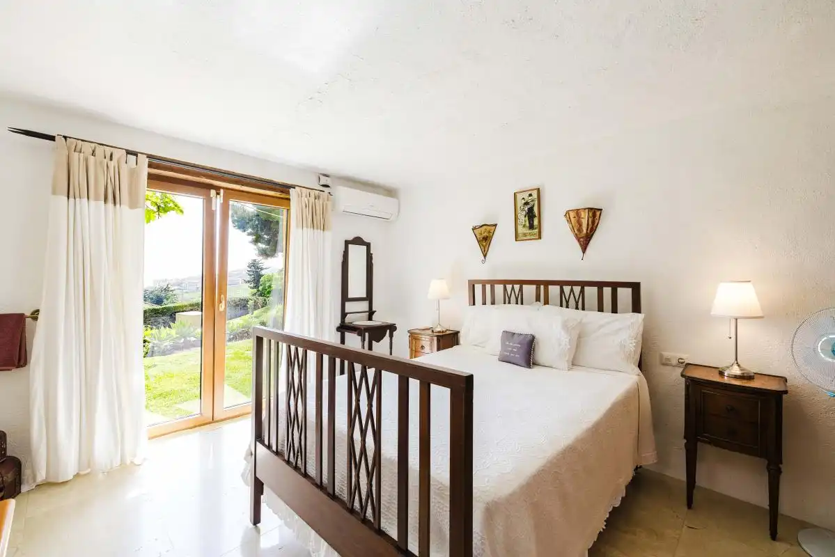 Dormitori de Casa o xalet en venda en Estepona amb Aire condicionat, Calefacció i Jardí privat